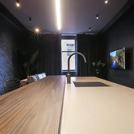Midnight By The Heim Residences 아파트