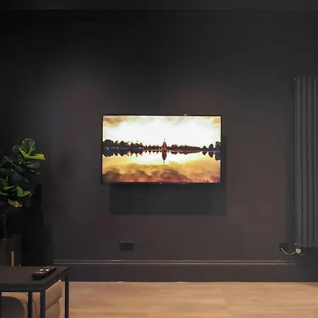 Midnight By The Heim Residences * 맨체스터
