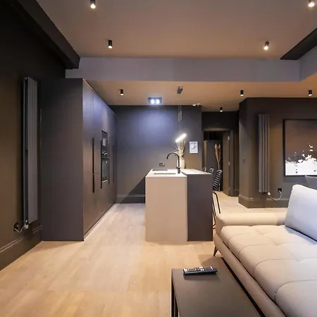 Apartment Midnight By The Heim Residences