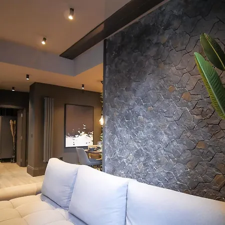 Midnight By The Heim Residences 아파트
