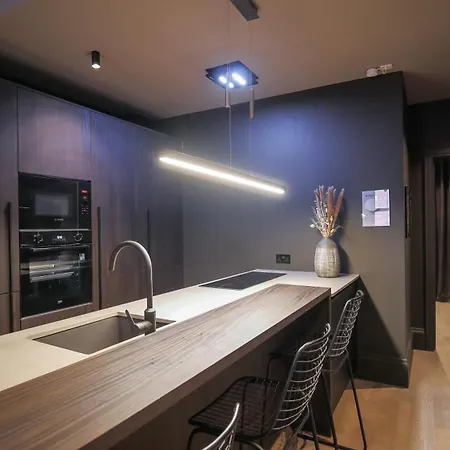 Midnight By The Heim Residences *