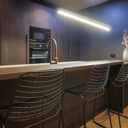 Midnight By The Heim Residences *