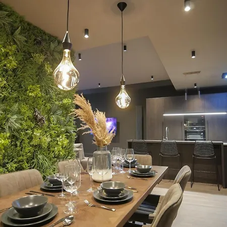 아파트 Midnight By The Heim Residences