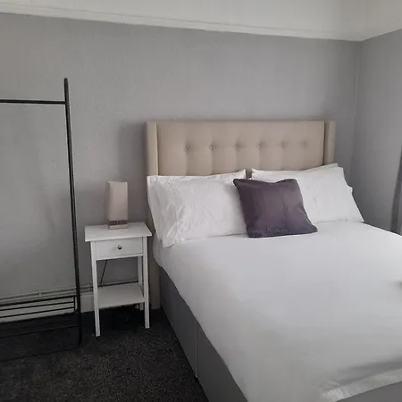 Bright 4-bed House 15 Min To Centre Feriehus Manchester