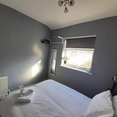 Chic 5 Double Bedroom House - 15 Min To 펜션