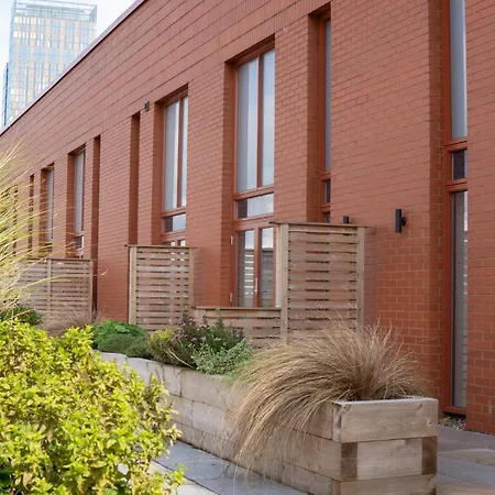 3bdr Penthouse By Torr Group Short Lets & Serviced With Private Rooftop Garden * Manchester