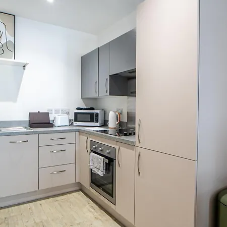 Modern And Spacious In Salford Quays * 맨체스터
