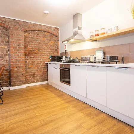 High Street Town House 4*