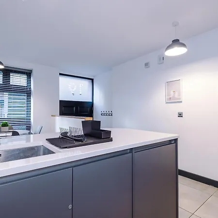 4-storey Townhouse In By Hilltop Serviced 別荘