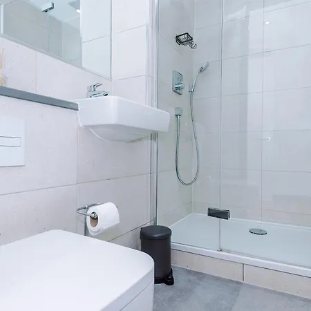 4-storey Townhouse In By Hilltop Serviced Holiday home *