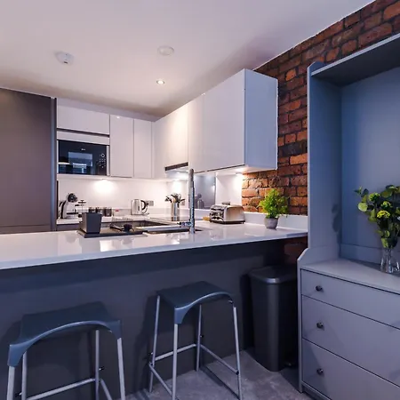 4-storey Townhouse In By Hilltop Serviced