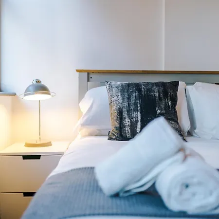 Holiday home 4-storey Townhouse In By Hilltop Serviced Manchester