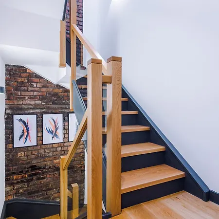 4-storey Townhouse In By Hilltop Serviced 別荘