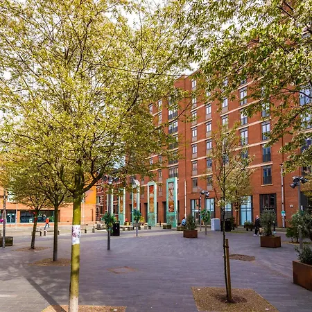 Semesterbostad 4-storey Townhouse In By Hilltop Serviced