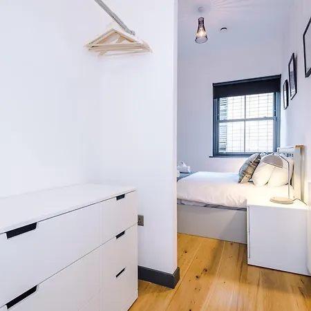 4-storey Townhouse In By Hilltop Serviced 別荘