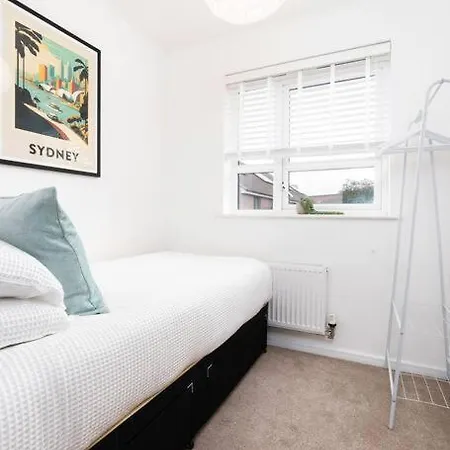 6 Beds 3 Bathroom House Close To Mcr City Centre *