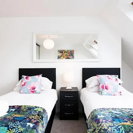 6 Beds 3 Bathroom House Close To Mcr City Centre Hébergement de vacances *