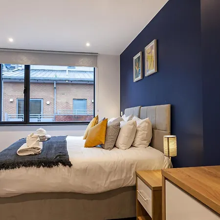 Contemporary 1 Bedroom In Centre Apartment *