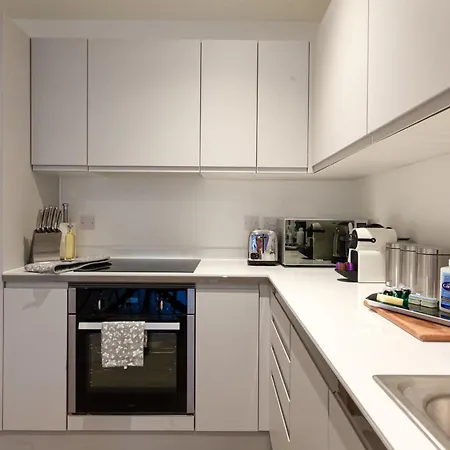 Contemporary 1 Bedroom In Centre