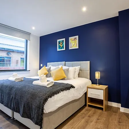 Contemporary 1 Bedroom In Centre Apartment Manchester