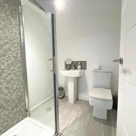 10min To - Free Parking - Private - Contractor Friendly Apartment