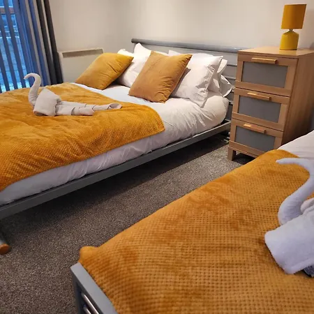 Luxury 2 Bed Apt On River, Wifi, Parking, Garden Appartement Manchester