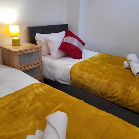 Apartment Luxury 2 Bed Apt On River, Wifi, Parking, Garden