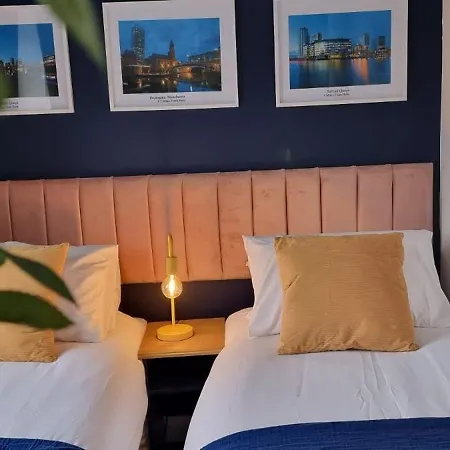 The Heart - Cosy 3 Bedroom House With Double Driveway And Garden In 曼彻斯特