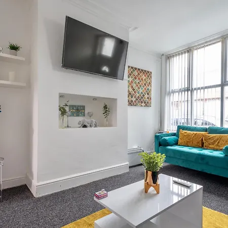 Apartment In Levenshulme, *