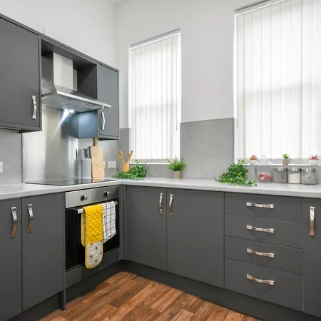 Stylish With Free Parking *