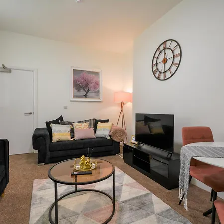 Stylish With Free Parking *