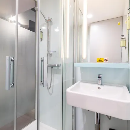 מלון Easyhotel 2*