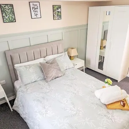 Appartamento A Superb 2 Bed, 2 Bathroom In Centre Free Parking *