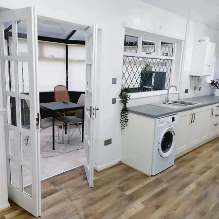 Cosy And Private House Close To Town アパート *
