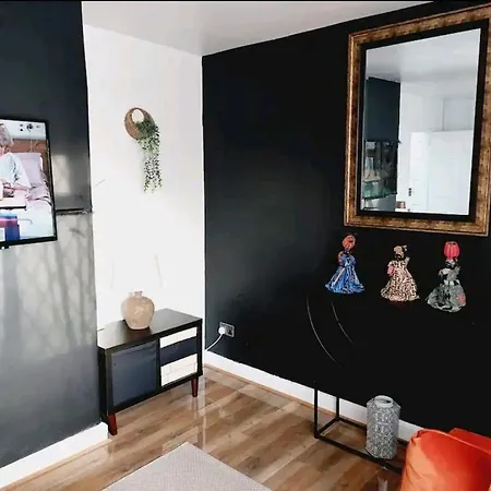 Cosy And Private House Close To Town