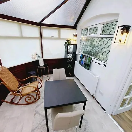 Cosy And Private House Close To Town * マンチェスター