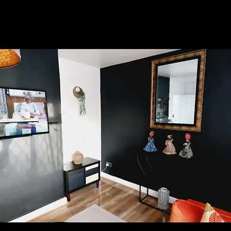アパート Cosy And Private House Close To Town