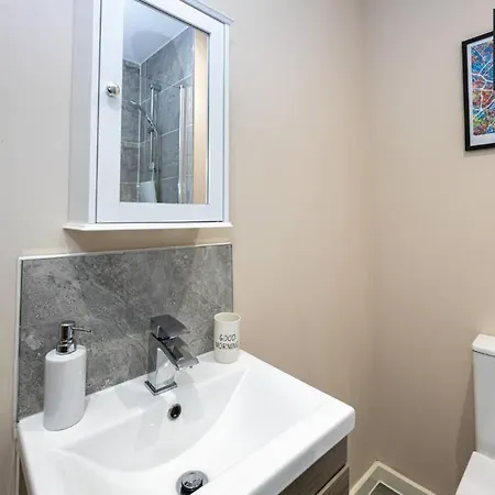 Brand New! Modern By Av Hughes Properties Short Lets & Serviced - Super Fast Wi-fi And Private Parking * מנצ'סטר