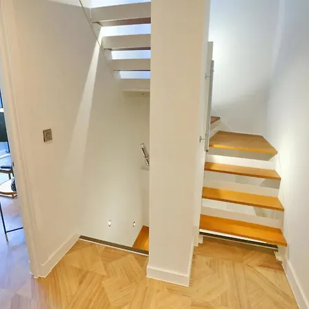 Pass The Keys Stunning New Build Flat 2 Min Walk To Center شقة