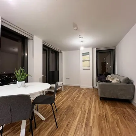19th Floor 2 Bedroom With Stunning Views *