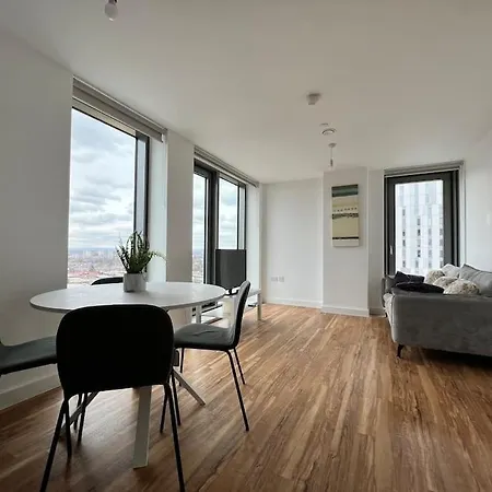 Apartment 19th Floor 2 Bedroom With Stunning Views