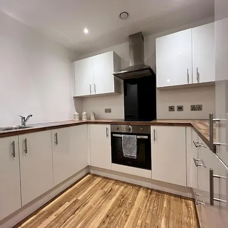 19th Floor 2 Bedroom With Stunning Views Apartment