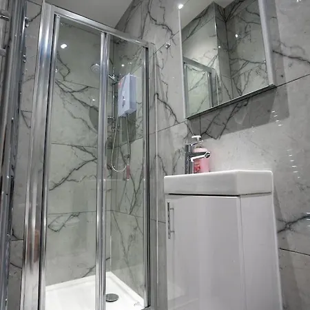 Villa Luxury 6 Bed Near Centre With Cinema & Games 5 Bathrooms