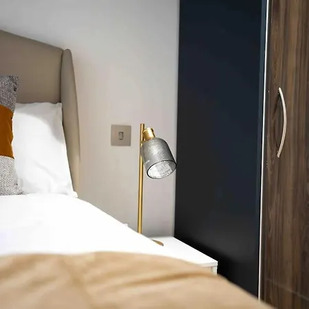 Luxury 6 Bed Near Centre With Cinema & Games 5 Bathrooms * Manchester