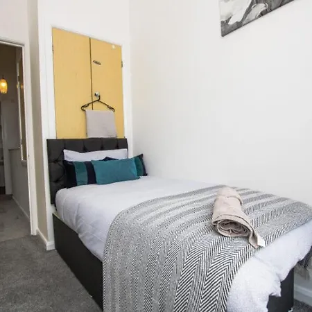 Semesterbostad Exquisite Three Bedroom House