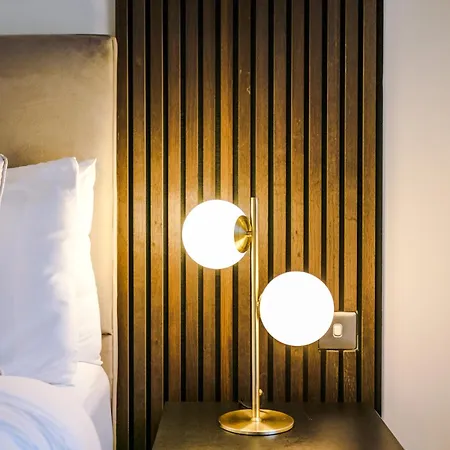 Captivating Modern 2 Bed Cc Apartment
