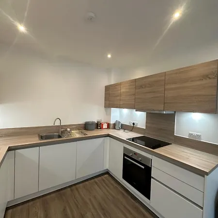 Проживание в семье C U Ltd Манчестер