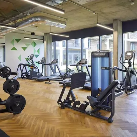 Central Luxury 3 Bed Townhouse With Parking Ferienhaus