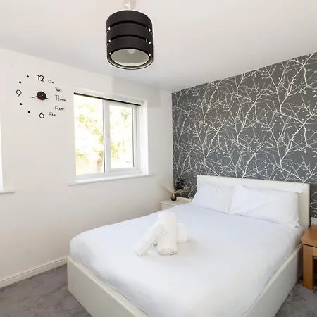 Spacious 3br House With Garden & Free Parking Prázdninový dům