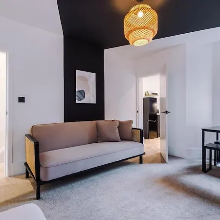 4 Bedroom House Eccles * Μάντσεστερ